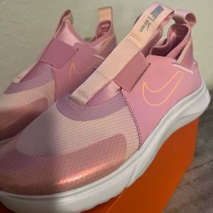 👟NIKE Sneakers 👟 Brand New!!